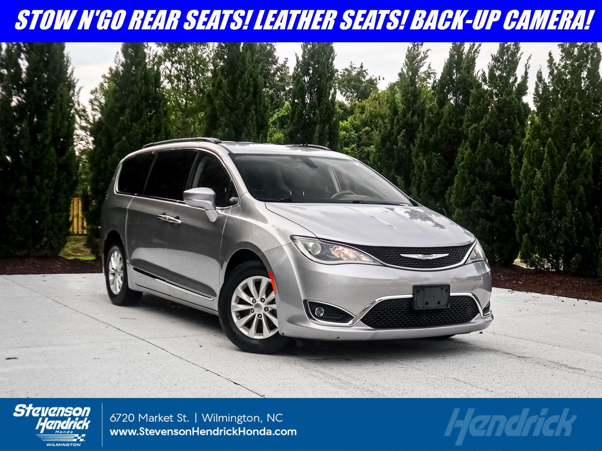2017 Chrysler Pacifica Touring-L — photo 1 of 11