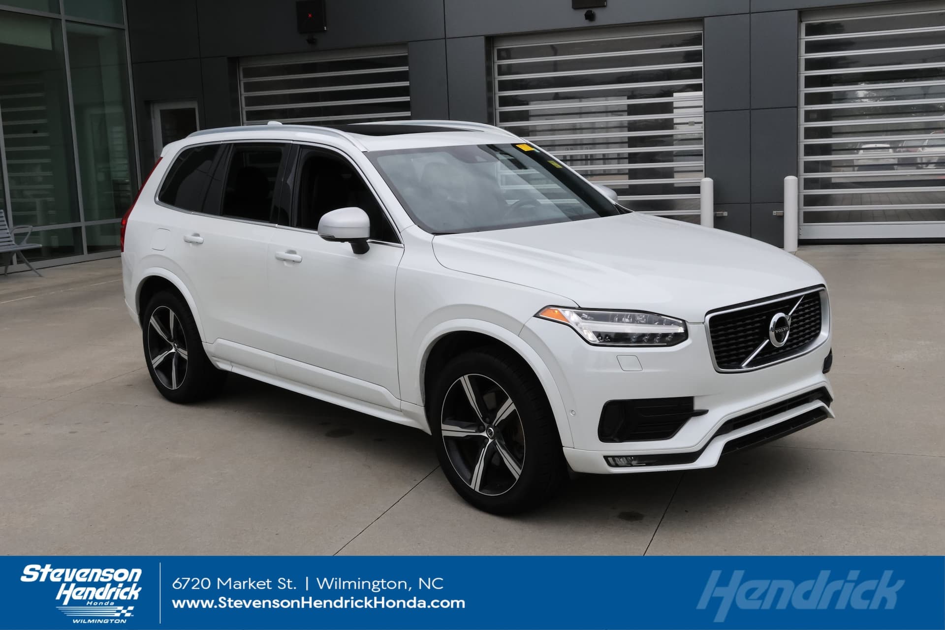 2019 Volvo XC90 R-Design — photo 1 of 35