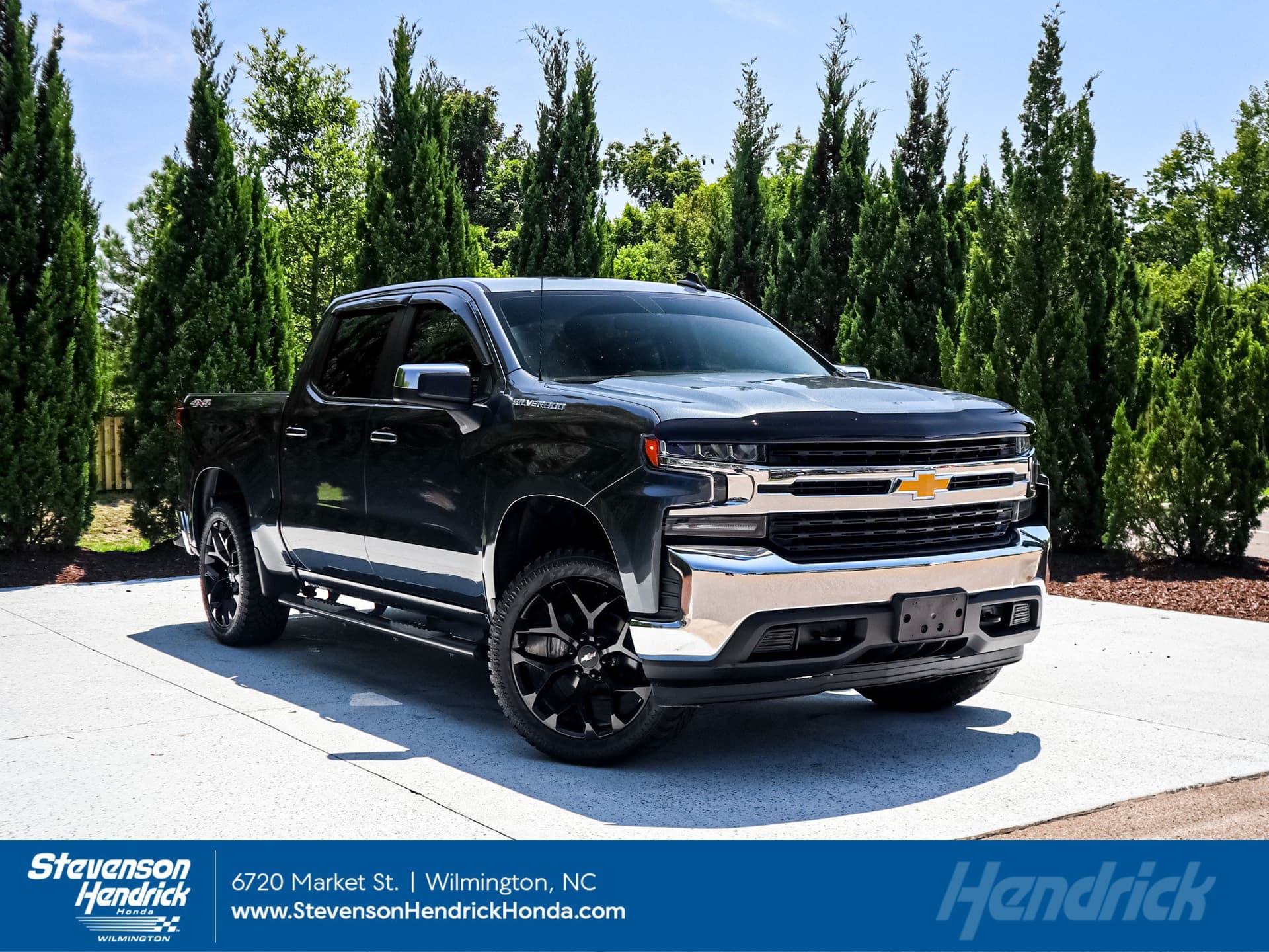 2019 Chevrolet Silverado 1500 LT — photo 1 of 11