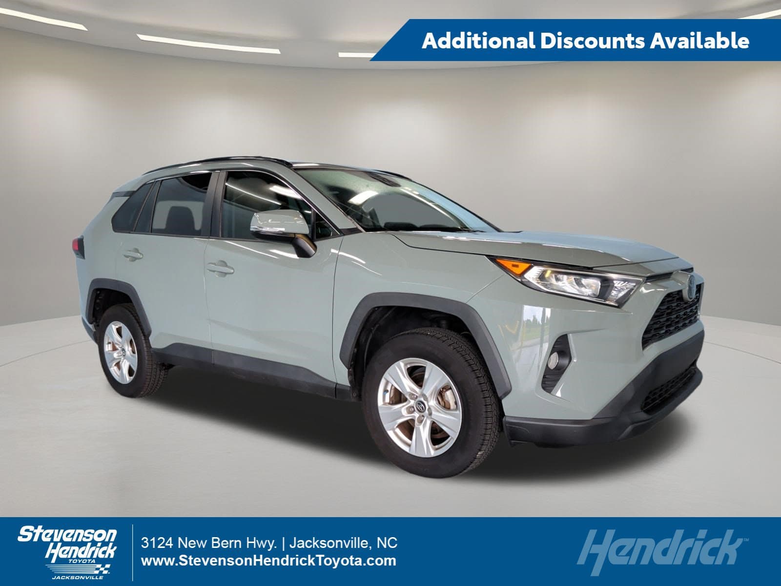 2020 Toyota RAV4 XLE — photo 1 of 35