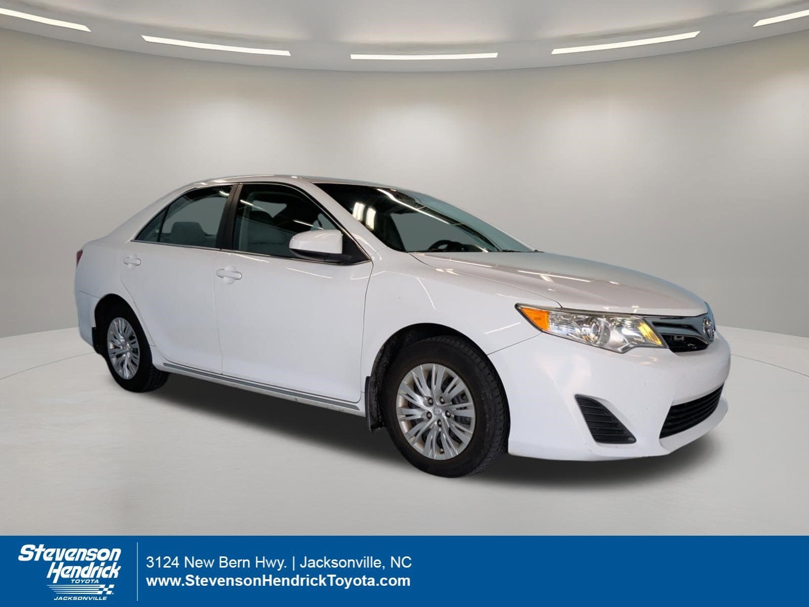 2014 Toyota Camry LE — photo 1 of 3