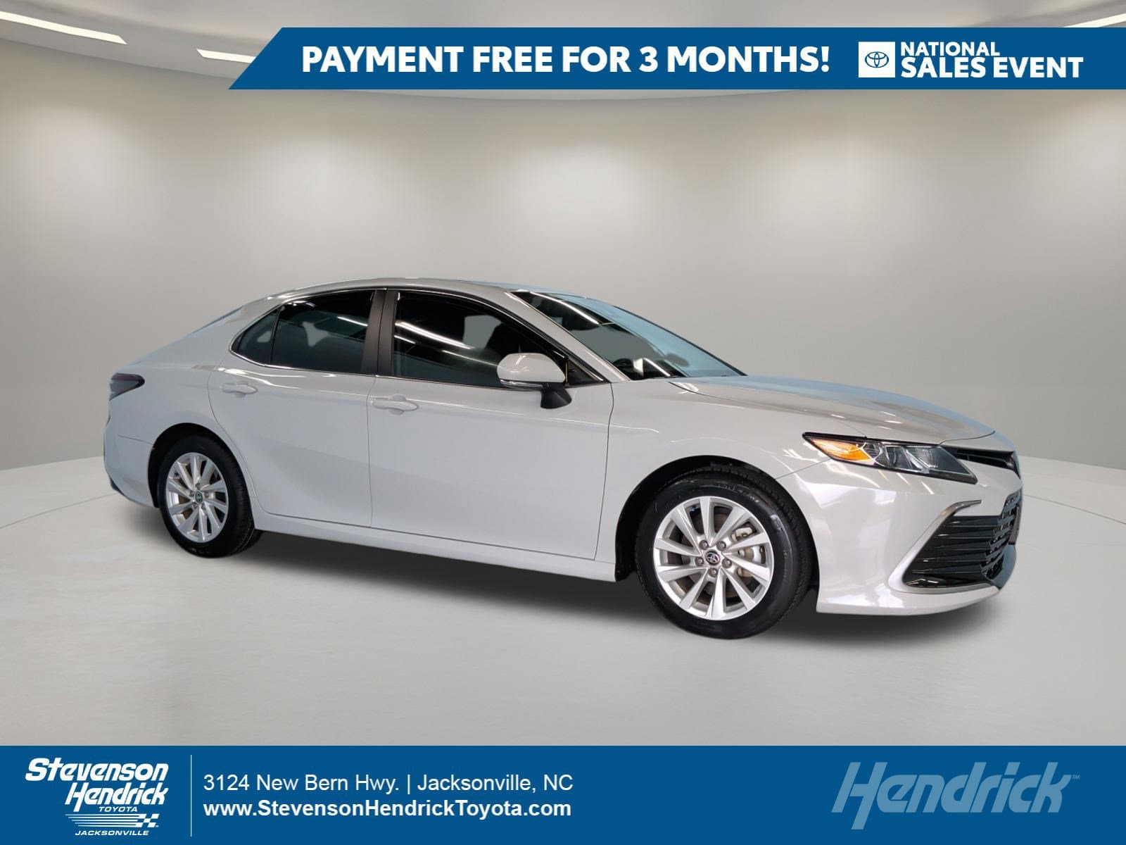 2024 Toyota Camry LE — photo 1 of 37