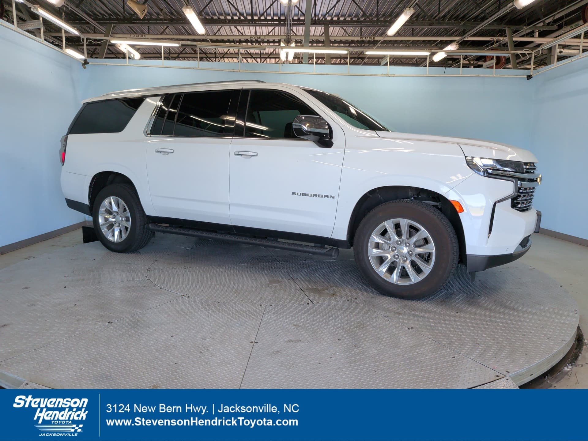 2022 Chevrolet Suburban Premier — photo 1 of 38