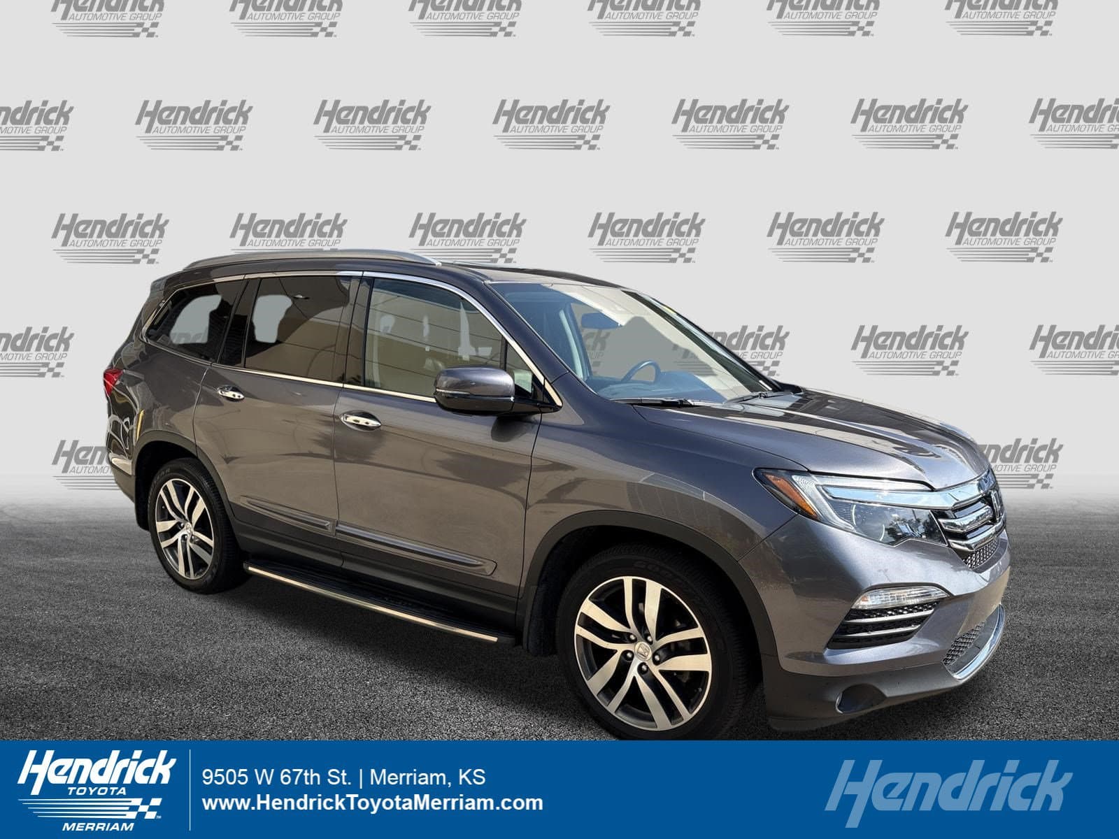 2017 Honda Pilot Elite — photo 1 of 37