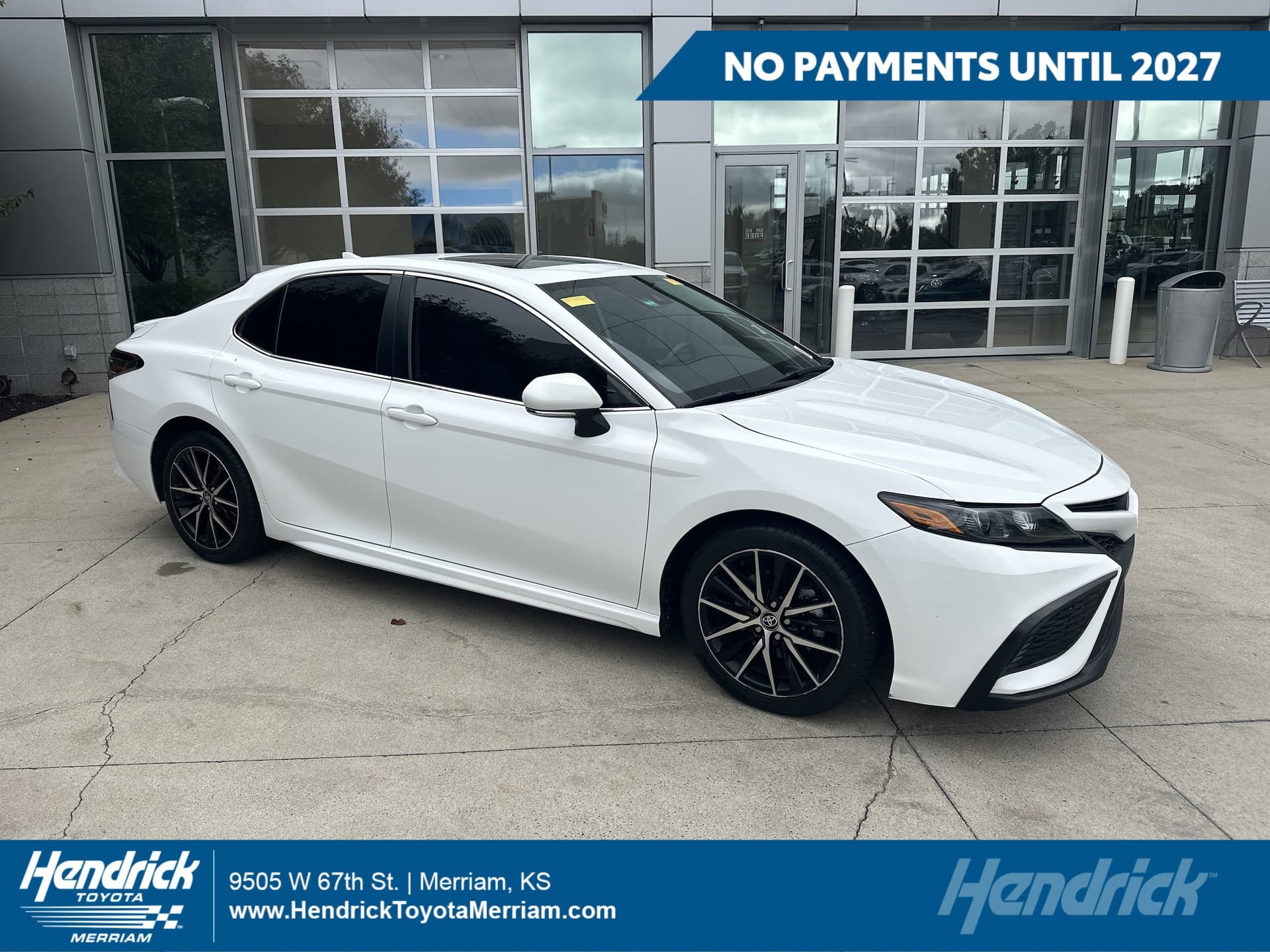 2023 Toyota Camry SE — photo 1 of 31