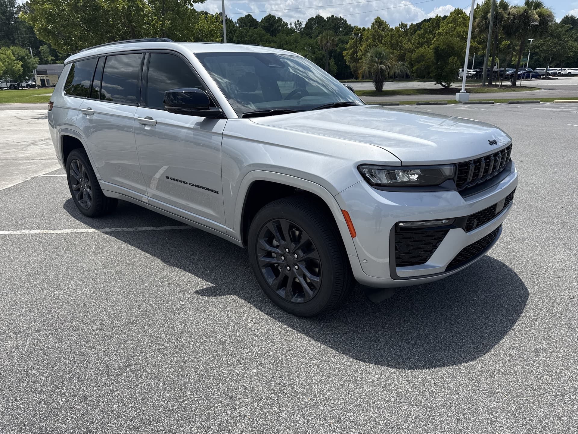 2026 Jeep Grand Cherokee L Limited Reserve — photo 1 of 37