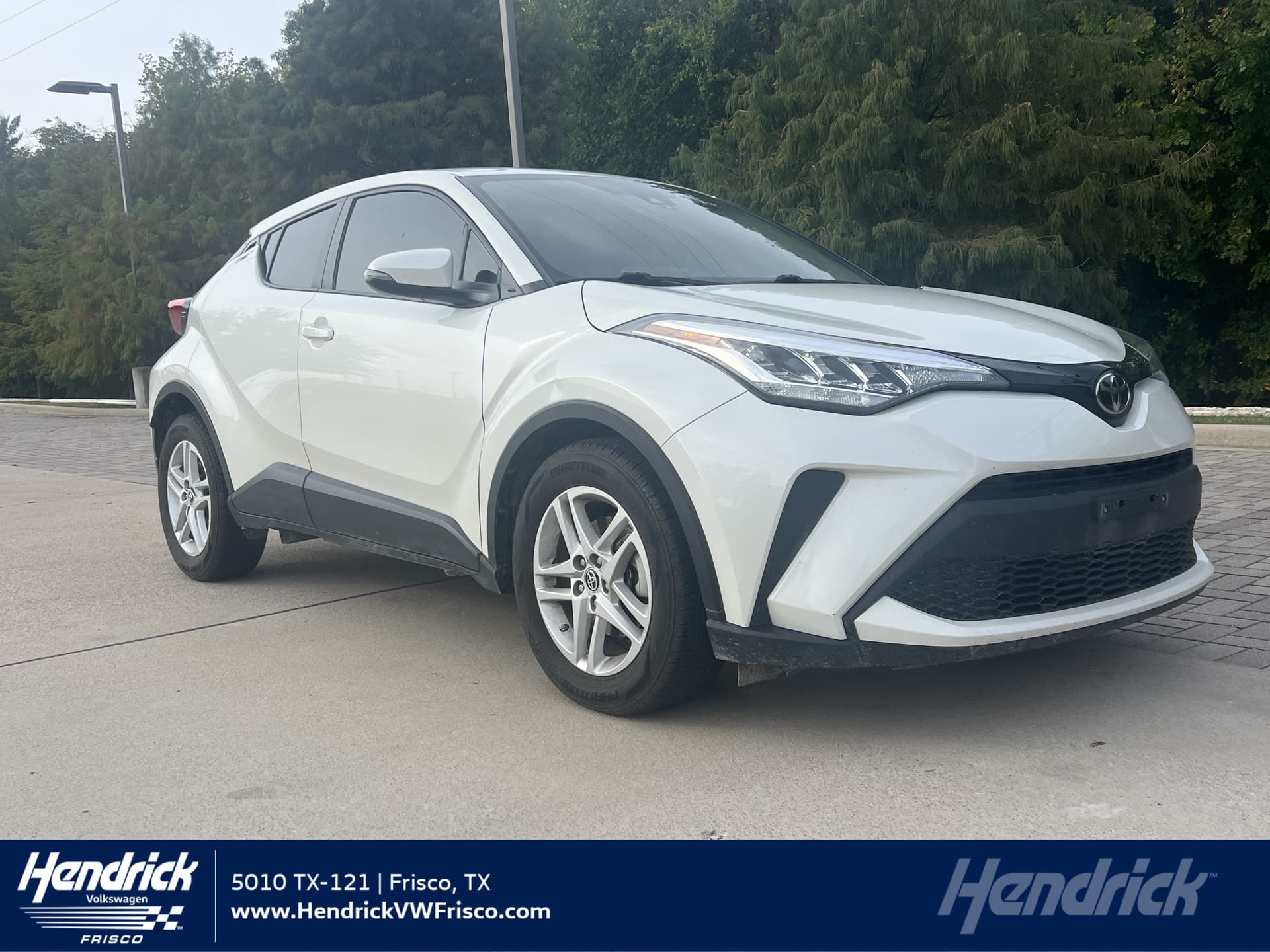 2020 Toyota C-HR LE — photo 1 of 29