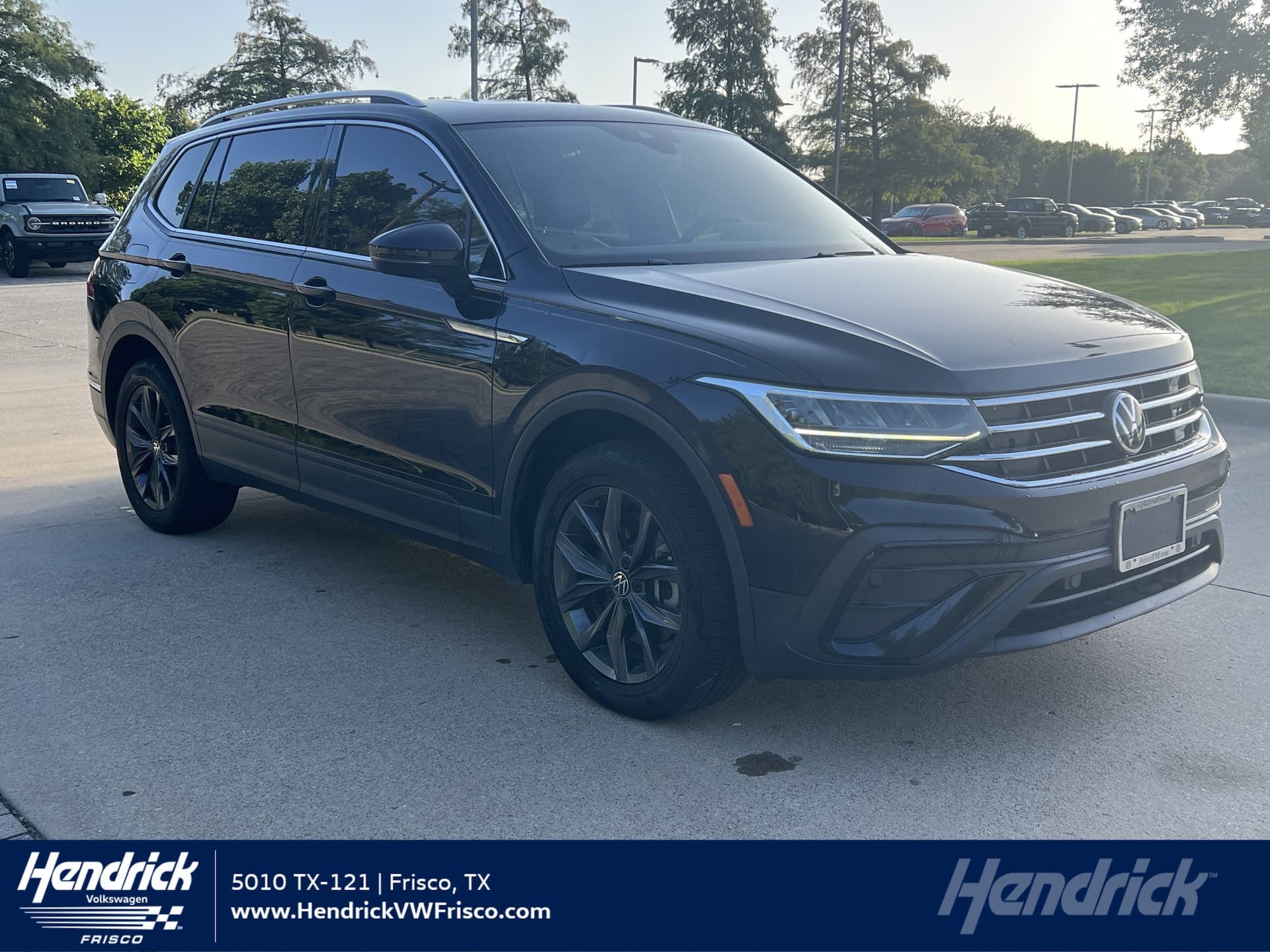 2023 Volkswagen Tiguan SE — photo 1 of 31