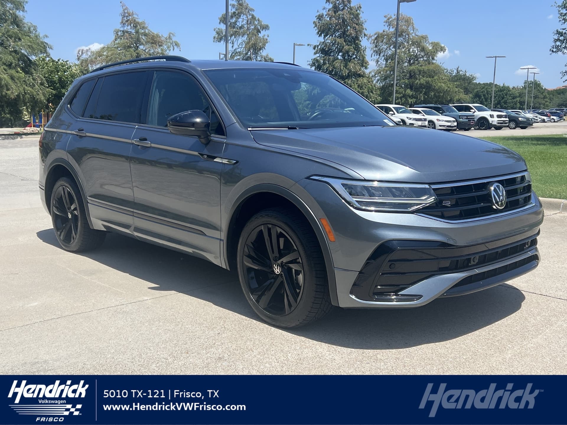 2024 Volkswagen Tiguan SE R-Line Black — photo 1 of 31
