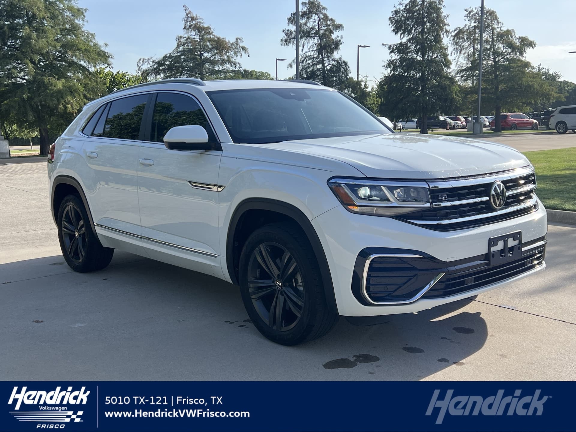 2022 Volkswagen Atlas Cross Sport 2.0T SEL R-Line — photo 1 of 31
