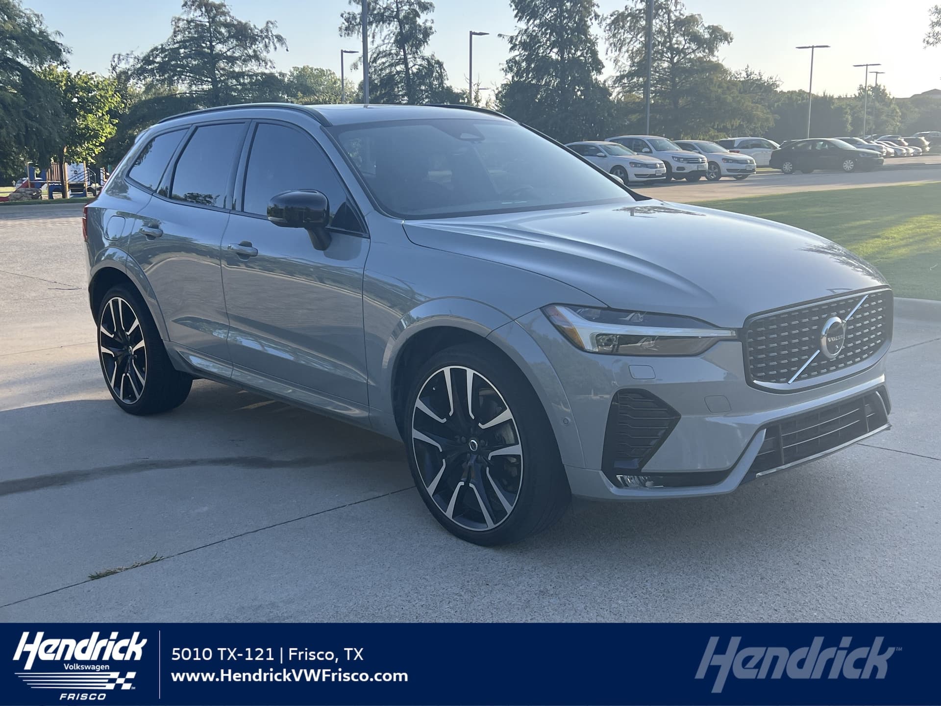 2024 Volvo XC60 Ultimate Dark Theme — photo 1 of 31