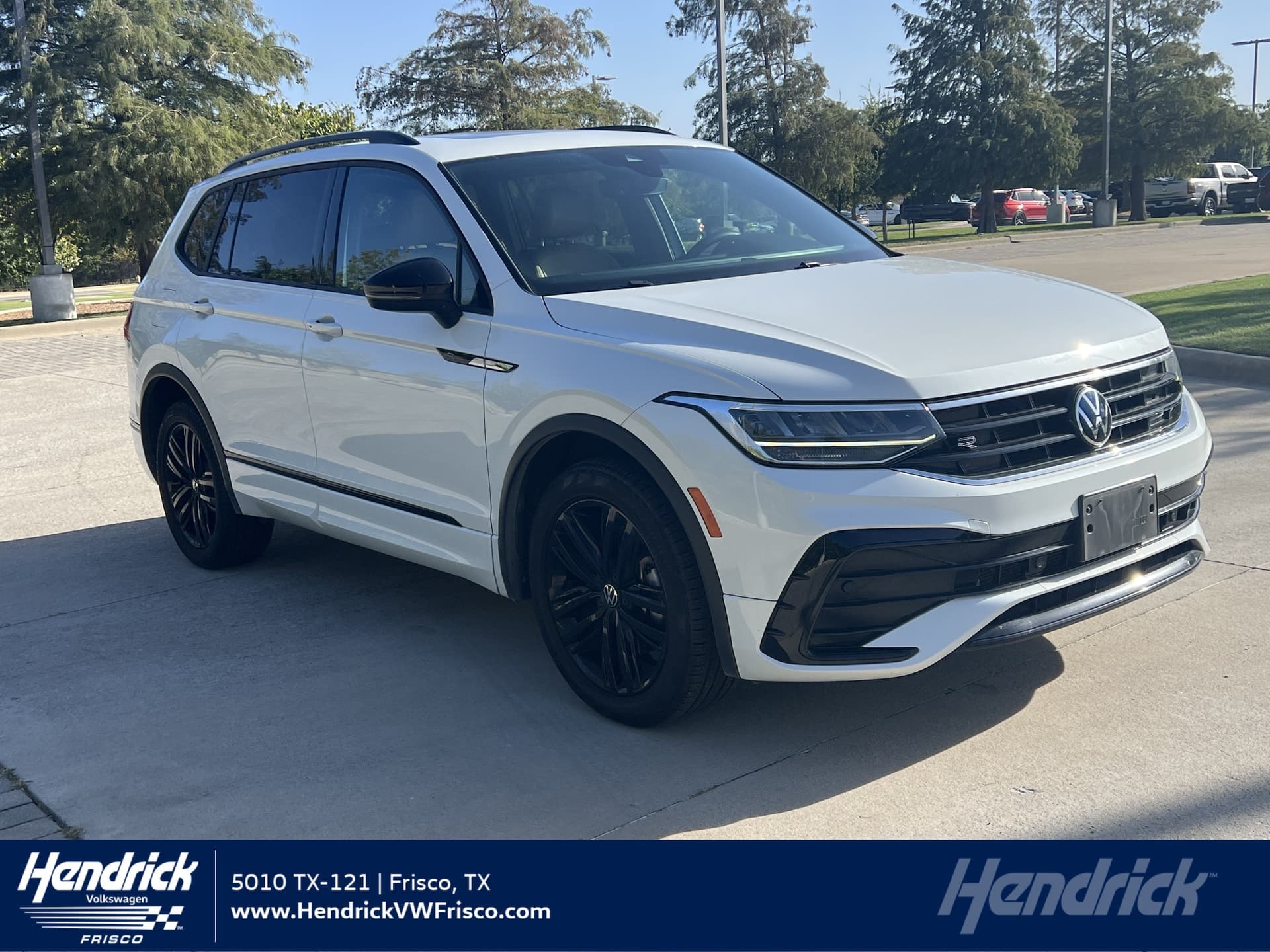 2022 Volkswagen Tiguan SE R-Line Black — photo 1 of 32