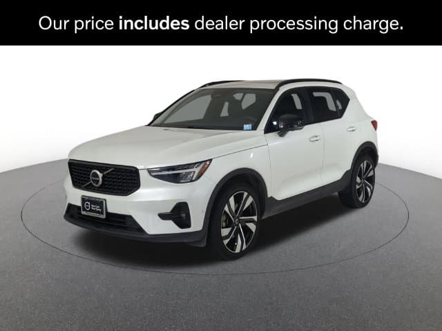 2024 Volvo XC40 Base — photo 1 of 24