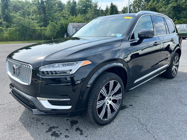 2024 Volvo XC90 plug-in hybrid T8 Ultimate 6-Seater — photo 1 of 4