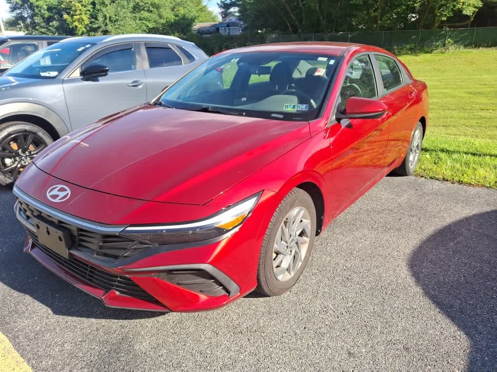 2024 Hyundai Elantra SEL — photo 1 of 4