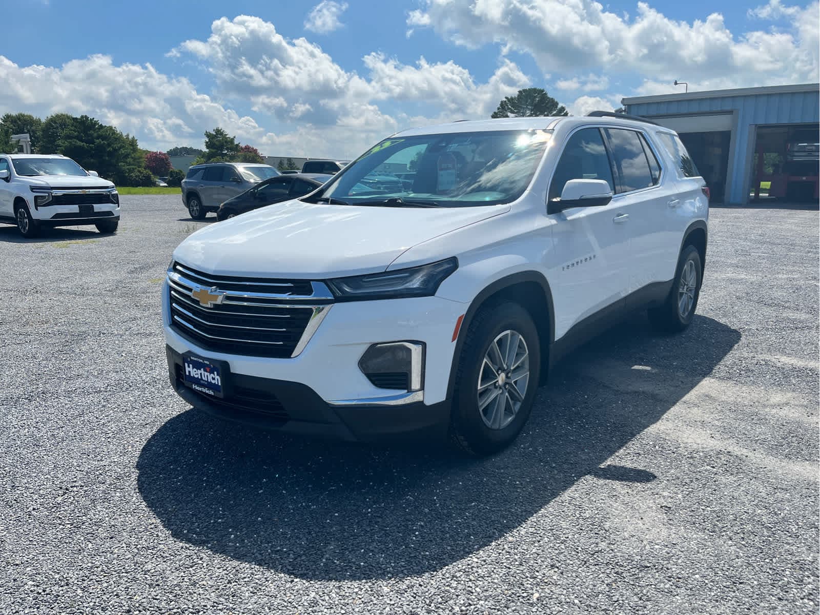 2023 Chevrolet Traverse LT Cloth — photo 1 of 29