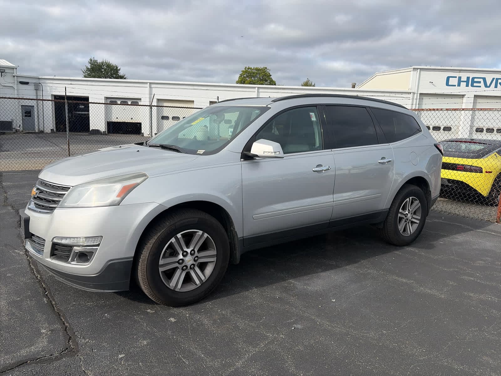 2017 Chevrolet Traverse LT — photo 1 of 3