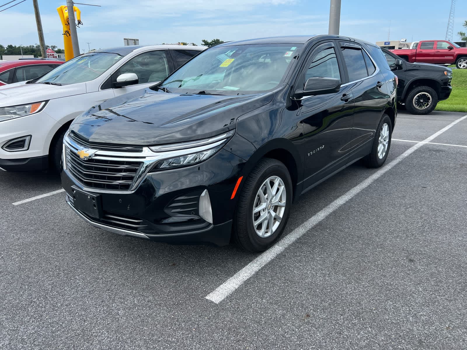 2024 Chevrolet Equinox LT — photo 1 of 3