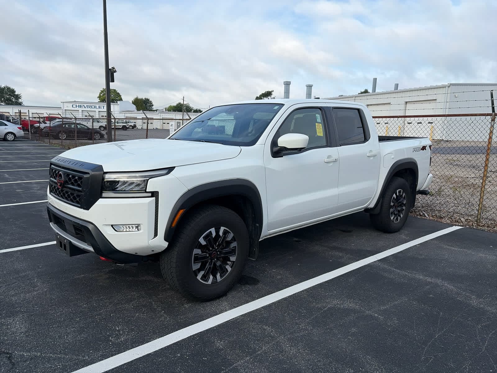 2023 Nissan Frontier PRO-4X Crew Cab 4x4 Auto — photo 1 of 3