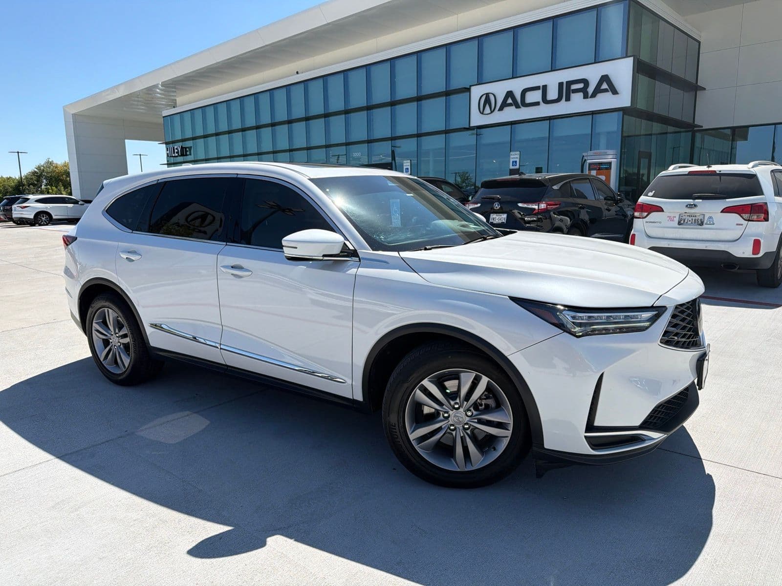 2025 Acura MDX FWD — photo 1 of 8