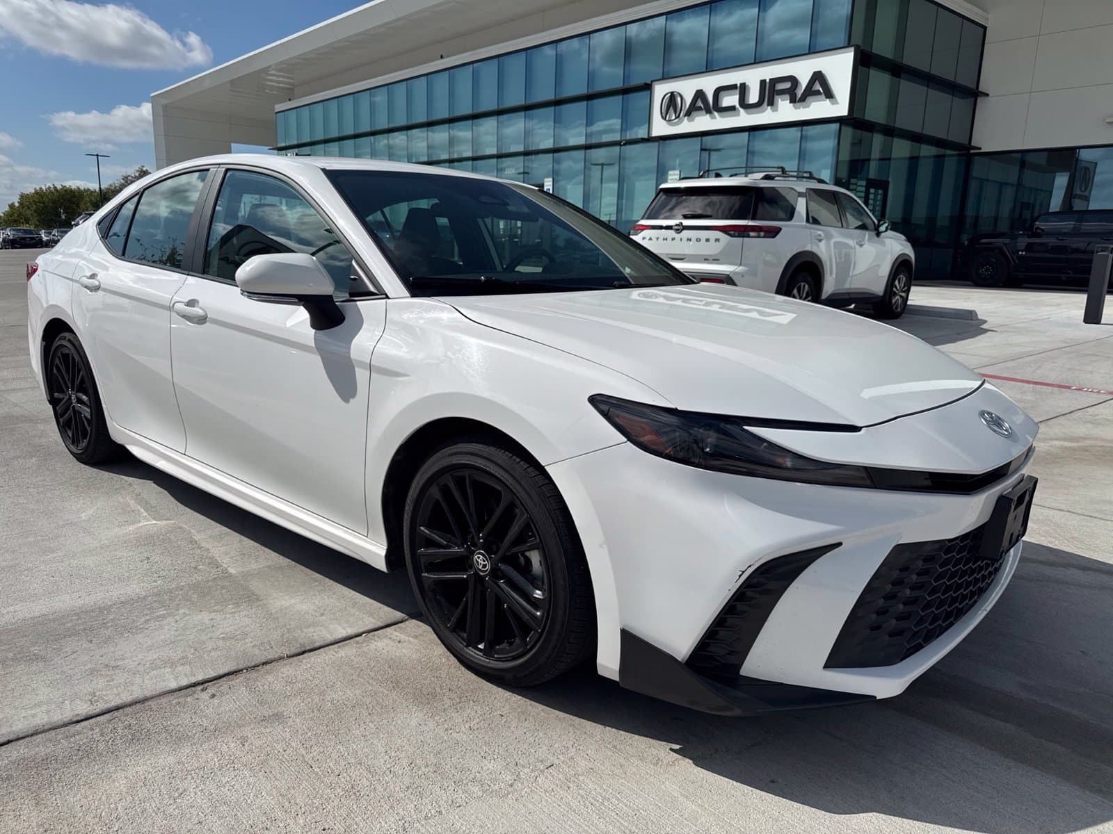 2025 Toyota Camry SE — photo 1 of 18