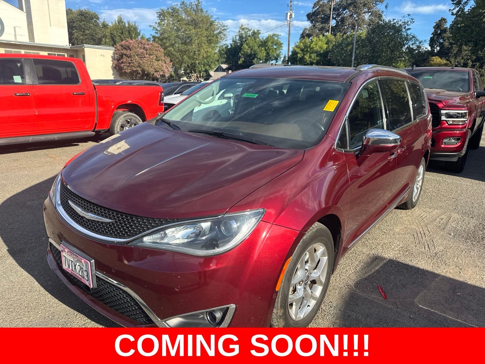 2017 Chrysler Pacifica Limited — photo 1 of 4