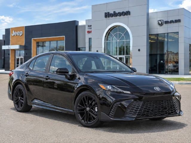 2025 Toyota Camry SE — photo 1 of 16