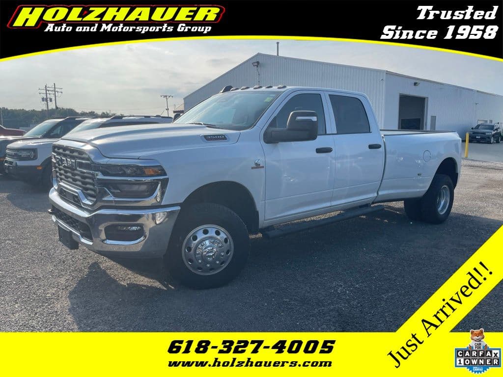 2025 RAM 3500 Tradesman — photo 1 of 9