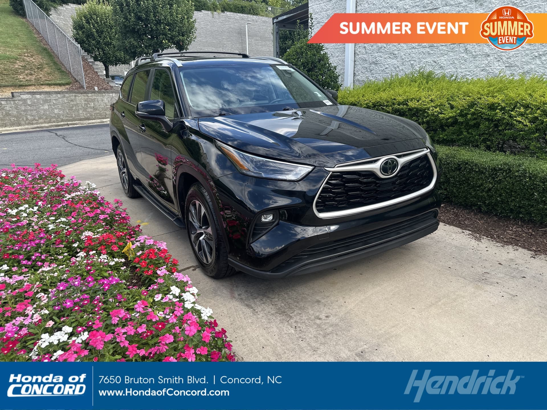 2023 Toyota Highlander XLE — photo 1 of 38