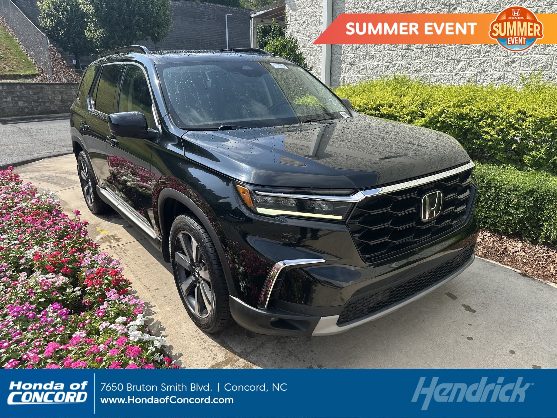 2023 Honda Pilot Touring — photo 1 of 38