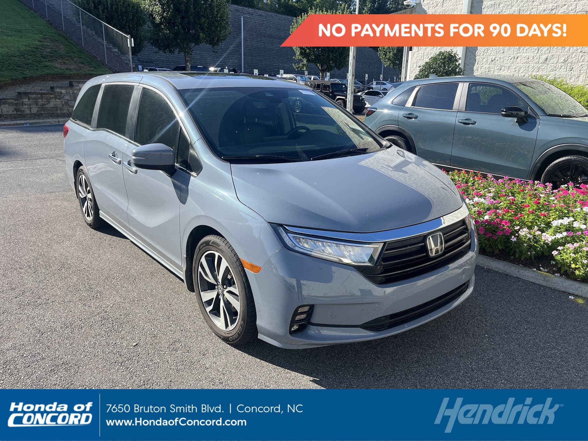 2024 Honda Odyssey Touring — photo 1 of 10