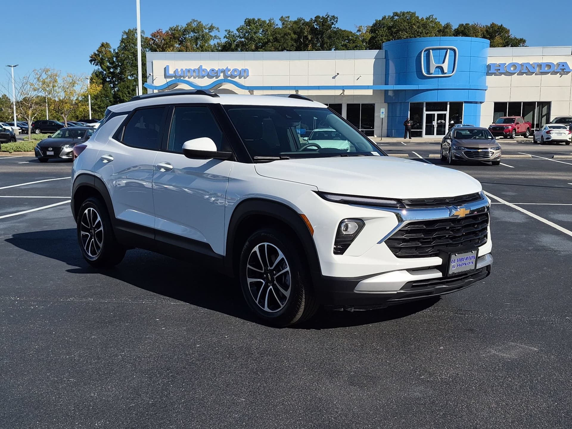 2025 Chevrolet Trailblazer LT — photo 1 of 38