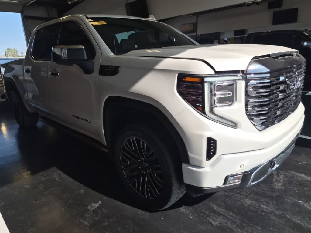 2024 GMC Sierra Denali Ultimate — photo 1 of 3
