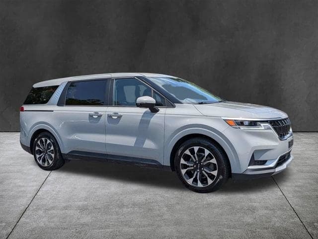 2023 Kia Carnival EX — photo 1 of 33