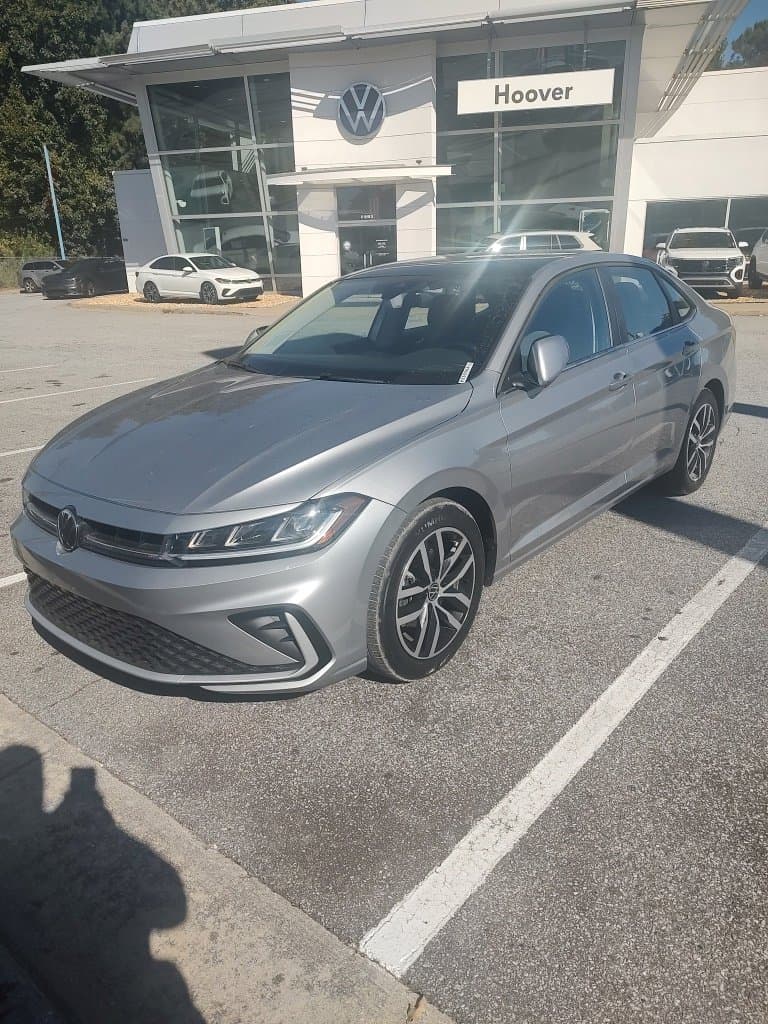 2025 Volkswagen Jetta Base — photo 1 of 10