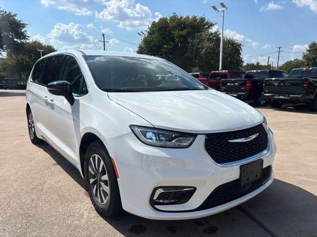 2024 Chrysler Pacifica Hybrid Select — photo 1 of 19