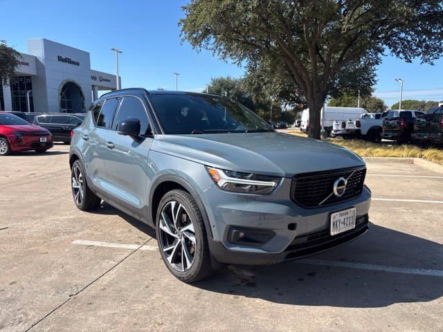 2020 Volvo XC40 R-Design — photo 1 of 17