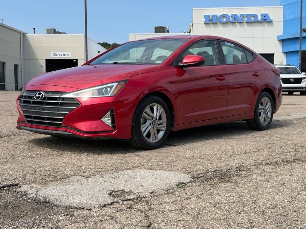 2020 Hyundai Elantra SEL — photo 1 of 9