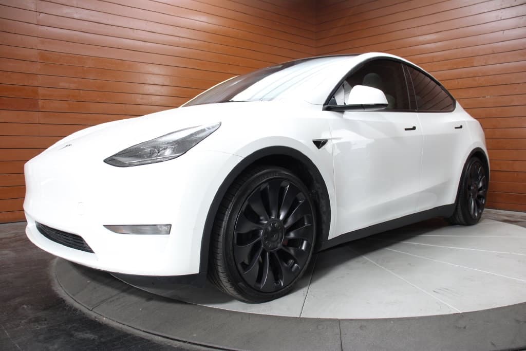 2024 Tesla Model Y Performance — photo 1 of 32
