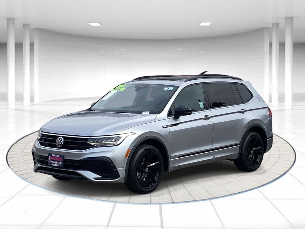 2023 Volkswagen Tiguan SE R-Line Black — photo 1 of 32