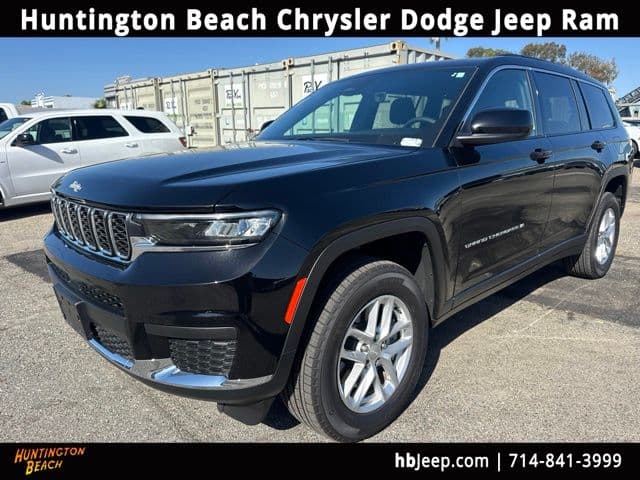 2025 Jeep Grand Cherokee L Laredo — photo 1 of 12