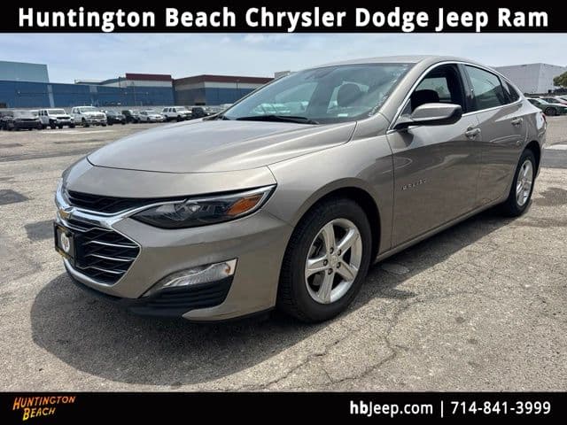 2023 Chevrolet Malibu LT — photo 1 of 11
