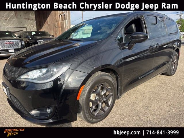 2019 Chrysler Pacifica Touring L Plus — photo 1 of 11