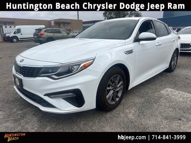 2020 Kia Optima LX — photo 1 of 11