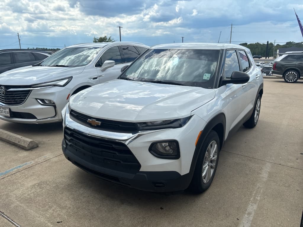 2022 Chevrolet Trailblazer LS — photo 1 of 4