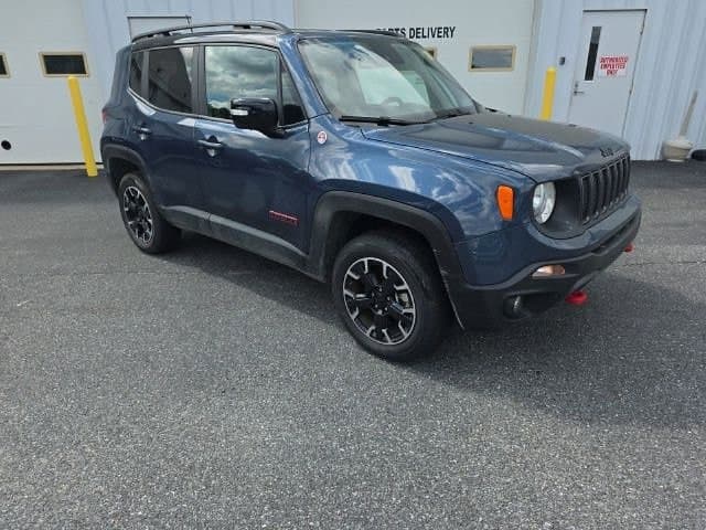 2023 Jeep Renegade Trailhawk — photo 1 of 10