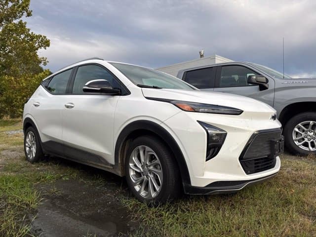 2023 Chevrolet Bolt EUV LT — photo 1 of 8
