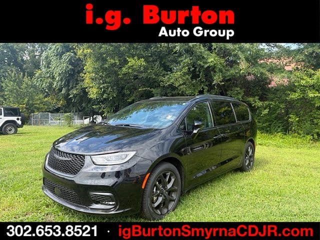 2026 Chrysler Pacifica Limited — photo 1 of 17