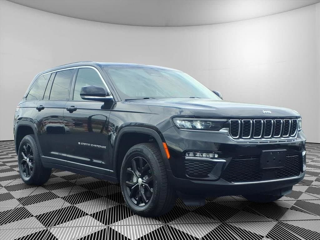 2023 Jeep Grand Cherokee Limited — photo 1 of 31