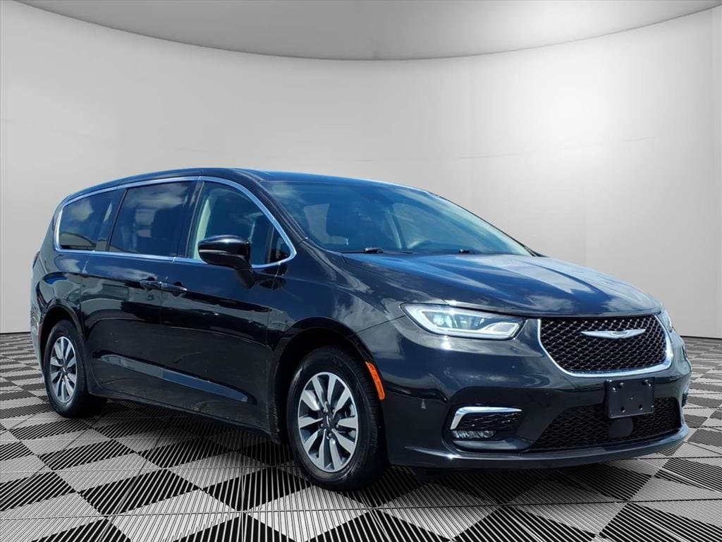 2024 Chrysler Pacifica Hybrid Select — photo 1 of 30